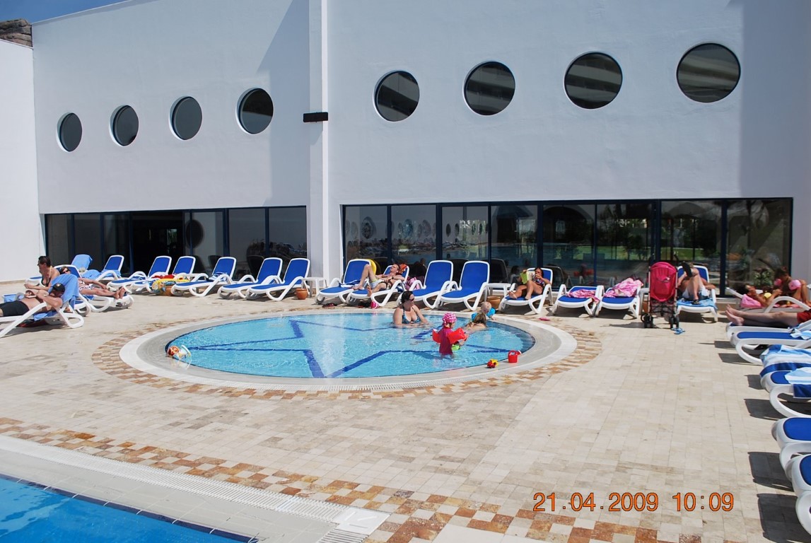 imagini hotel TITANIC LARA